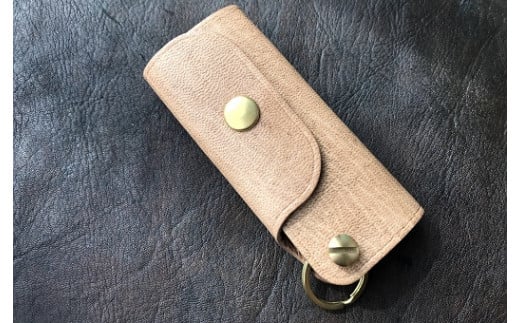鹿革のキーケース(スピーディー振り出し式)【無染色】鍵ケース 革小物 革製品 レザー ハンドメイド レザークラフト キーリング アクセサリー お洒落 ギフト 25000円【R00557】高知県土佐清