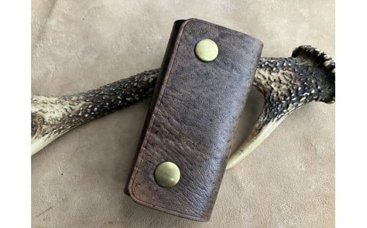 鹿革&猪革のキーケース(三つ折り式)【焦茶】レザー 鍵ケース 玄関の鍵 車 かぎ 革小物 革製品 ハンドメイド レザークラフト アクセサリー お洒落 金属 ギフト プレゼント 鞣し【R00672】
