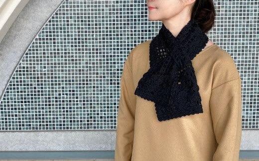 差し込み ショートマフラー アラベスク柄 ( ブラック ) シルク100% コード刺繍 レディース 日本製 | おしゃれ シンプル マフラー プレゼント ギフト 新潟県 五泉市 有限会社田中刺繍新潟県五