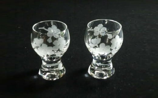 桜 台付酒グラス(2個入)【お酒 グラス 桜 クリスタル ギフト 御祝 記念日 桐箱入り】 K024053佐賀県基山町62000雑貨・日用品食器・グラス