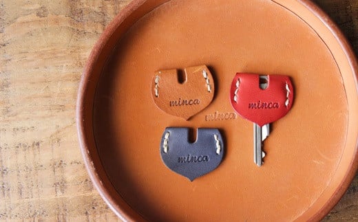 【minca】栃木レザーのキーカバー 3点セット真鍮リング付き ハンドステッチ/キーカバーハート型/キャメル,レッド,ブルー【雑貨 ファッション 人気 おすすめ 】栃木県栃木市13000衣類・装飾品