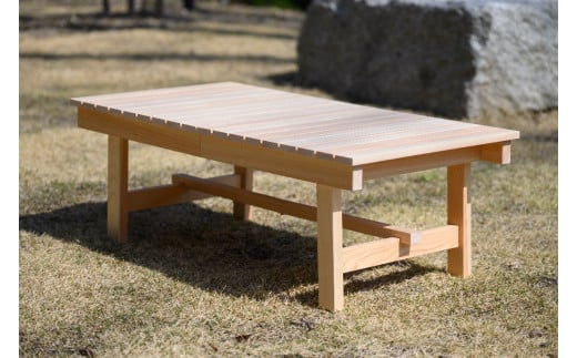 尾鷲ヒノキの折りたためる「キャンプ用テーブル」【EE08】三重県紀北町81000衣類・装飾品・工芸品その他 装飾品・工芸品