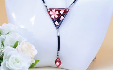 桜 トライアングル ペンダント 七宝焼 アクセサリー ネックレス ピンク さくら 首飾り 紐 レディース カジュアル ロングネックレス シンプル 服飾雑貨 ギフト 贈り物 伝統 工芸品  尾張七宝