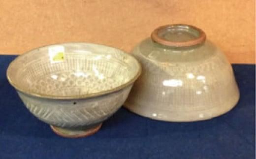 三島産 大房氏暦 手飯茶碗 大小 2個 陶器 飯茶碗 ペア 手作り 逸品 おしゃれ 和風 工芸美 贈答用 プレゼント 茶碗 お皿 陶器 口径 約11.5cm 高さ 約6cm 大小ペア 食器 伝統工芸 ギフト 贈り物