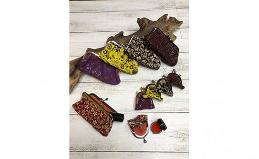 印傳(鹿革)の手作り小物入れセット 赤下地白漆桜吹雪神奈川県寒川町22000衣類・装飾品・工芸品その他 装飾品・工芸品