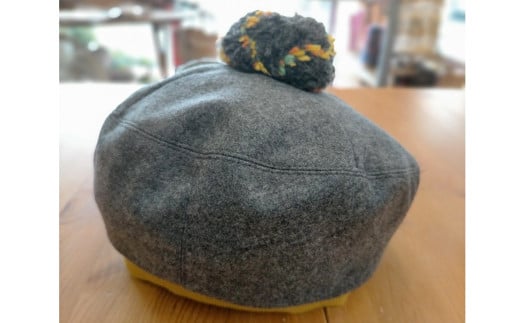 AO043【warmheart】子供用ボンボン付きベレー帽(マスタードイエロー) 50cm千葉県松戸市22000衣類・装飾品・工芸品その他 装飾品・工芸品