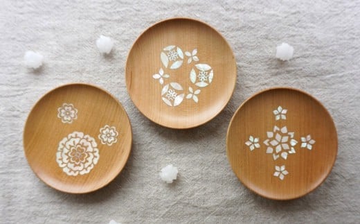 【貝象嵌】豆皿 花々 S (もざいく) 木製 小皿 アクセサリー入れ トレー 木工品 贈り物 記念品 プレゼント 岩手県 北上市 夢工房 D0181-03岩手県北上市15000衣類・装飾品・工芸品その他 装飾品