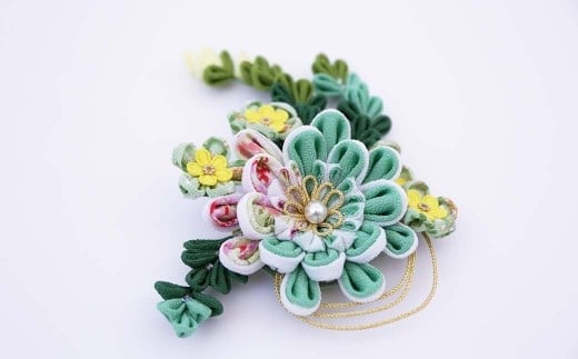 つまみ細工の髪飾り グリーン系(クリップ)縦16×横14cm W-ww-104A岡山県西粟倉村20000衣類・装飾品・工芸品アクセサリー