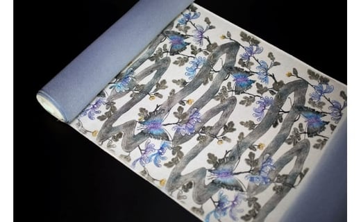 職人技がさえわたる世界に一つだけの「手差し型染め 名古屋帯」(古代柄/流水に菊花に舞う蝶)東京都八王子市800000衣類・装飾品・工芸品その他 装飾品・工芸品