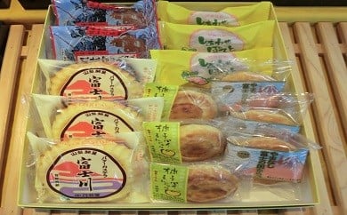 A105様々な味が楽しめる!銘菓「富士川」&焼き菓子の詰合せ山梨県富士川町12000菓子・スイーツケーキ・カステラ