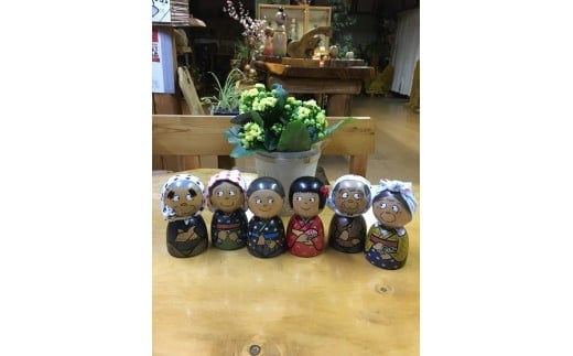 みちのくファミリーこけし 6個セット 創作こけし 工芸品 こけし オリジナル 置物 家族 木製 伝統 プレゼント 和雑貨 日本土産 インテリア オブジェ民芸 工房 手作業 秋田 潟上市 人気 おすす