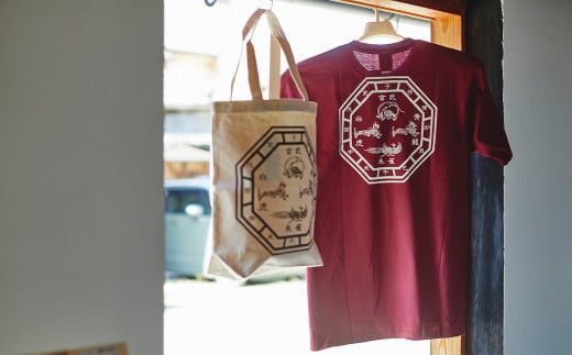 キトラ四神トートバッグ(白)&Tシャツ(ワイン・LLサイズ)セット奈良県明日香村15000衣類・装飾品・工芸品鞄・バッグ