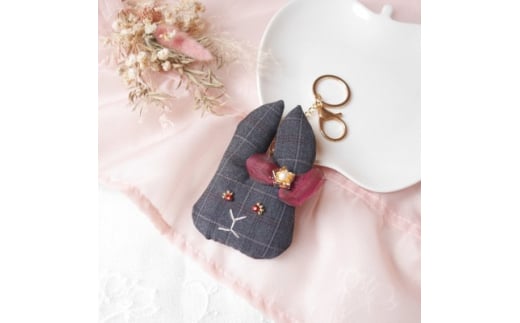 <高級スーツ生地使用>大人オシャレなうさぎのバッグチャーム【1451798】愛知県岡崎市10000雑貨・日用品おもちゃ・ぬいぐるみ