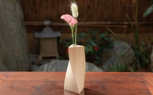 【山田木工所】一輪挿し(三角ねじり)京都府京都市15000衣類・装飾品・工芸品その他 装飾品・工芸品