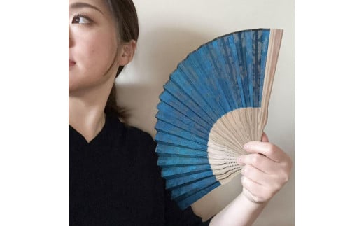 【京都花こまち】京都伝統技法「京絞りローケツ染め」扇子 「緑の風」京都府京都市50000衣類・装飾品・工芸品その他 装飾品・工芸品
