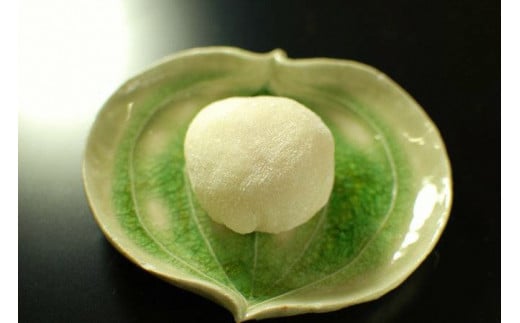 【京都・丹後の和菓子】黒豆餡を求肥で包んだお茶請け和菓子「まゆたま」6個 6個 入り お菓子 おかし 和菓子 お茶請け プレゼント お返し 贈り物 友人 誕生日 手土産 スイーツ 龍宮伝説