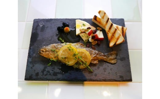 渓流魚のお惣菜セット《岩魚のアヒージョ×2袋、山女のマリネ×1袋》 加茂粟ヶ岳の麓で育てた渓流魚 オリーブオイルを使った料理 おつまみ 新潟県加茂市 パーティーキッチンココ新潟県加