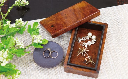 【武生唐木指物の職人がつくる】指物、うるしにこだわった花梨玉杢小箱(宝箱)福井県越前市134000衣類・装飾品・工芸品その他 装飾品・工芸品