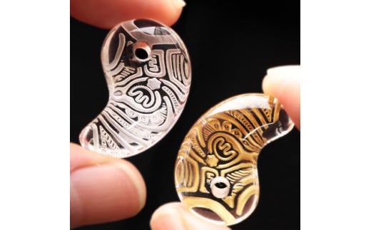 <Do_goods>縄文土器の文様を水晶に刻む「勾玉」 のアミュレットセット 659-983 _goods>縄文土器の文様を水晶に刻む“勾玉” のアミュレットセット 659-983【1565333】山梨県40000衣類・装飾