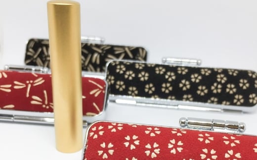 【赤地に白漆トンボ柄】印鑑 甲州印伝ケース付ゴールドチタン印鑑12mm丸山梨県身延町30000雑貨・日用品文房具