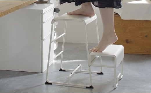 0100-18-05 超軽量ステップスツール Light tempo Step Stool静岡県富士宮市100000衣類・装飾品・工芸品その他 装飾品・工芸品