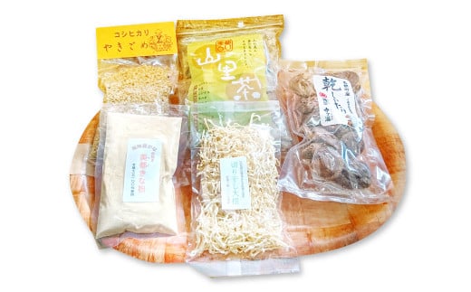 美都の旬野菜・果物・素朴な加工品いなかもんパック【旬野菜 果物 加工品 詰め合わせ セット ゆず いちご 乾燥しいたけ 切干し大根 きな粉 焼き米 お茶 季節限定 期間限定 常温 ギフト 贈