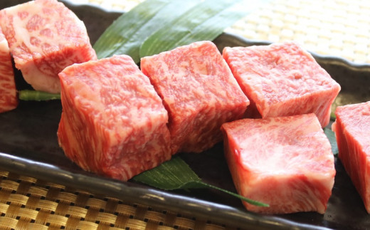 A4A5等級 黒毛和牛 綾牛サイコロステーキ(300g) モモ バラ 肉汁 甘みお肉 焼肉 BBQ宮崎県綾町11000肉牛肉