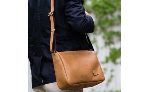 本革 ショルダーバッグ キャメル バッグ かばん 鞄 カバン レザー ファッション 男性用 女性用 男女兼用 旅行 アウトドア 牛革 レゼール 贈答 ギフト プレゼント 記念日 お祝い メディア 千