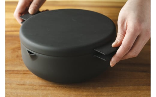 D186 ツレヅレハナコ×オレンジページ「ふたつき鉄製揚げ鍋 18p」【フライパン 鉄 藤田金属 FUJITA 鍋 鉄なべ 天ぷら 両手鍋 18センチ アミ 網 日本製 町工場 ガス IH おしゃれ 大阪府 八尾】大