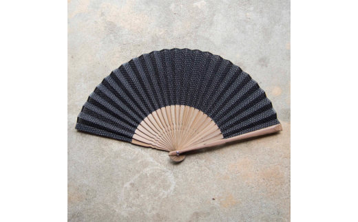 能登上布 扇子 麻織物 手仕事 日本製 和装 小物 着物 浴衣 伝統工芸品 民芸品 和雑貨 和小物 モダン おしゃれ シンプル ナチュラル 日常使い 涼しさ 蚊絣 石川 能登 羽咋 能登半島 プレゼント