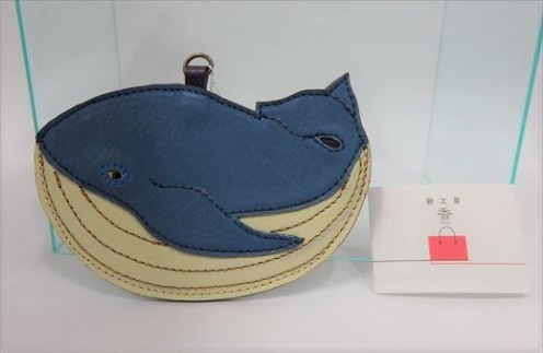 「鞄工房 香」くじらのパスケース山梨県富士河口湖町16000衣類・装飾品・工芸品その他 装飾品・工芸品