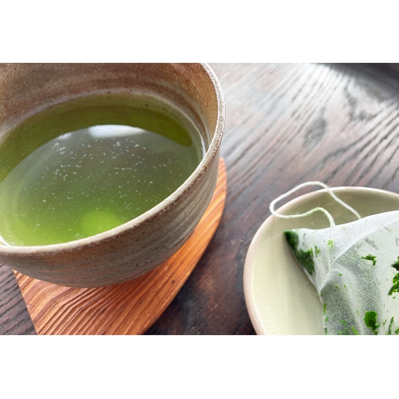 日本茶鑑定士監修のティーカップ黒とかぶせ茶ティーバッグ(28P×2缶)〈お茶 茶 煎茶 緑茶 かぶせ茶 ティーカップ ティーバッグ ティーパック 飲料 加工食品 ハンドメイド 日本茶鑑定士〉