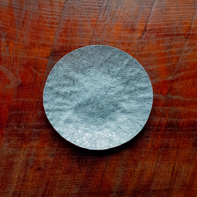 【金属工芸品】雪色の盛皿 アルミ製 白色 19.5cm×20.5cm×1.5cm程 1枚 軽銀盛皿 キッチン 皿 食器 おしゃれ お洒落山形県朝日町21000衣類・装飾品・工芸品その他 装飾品・工芸品