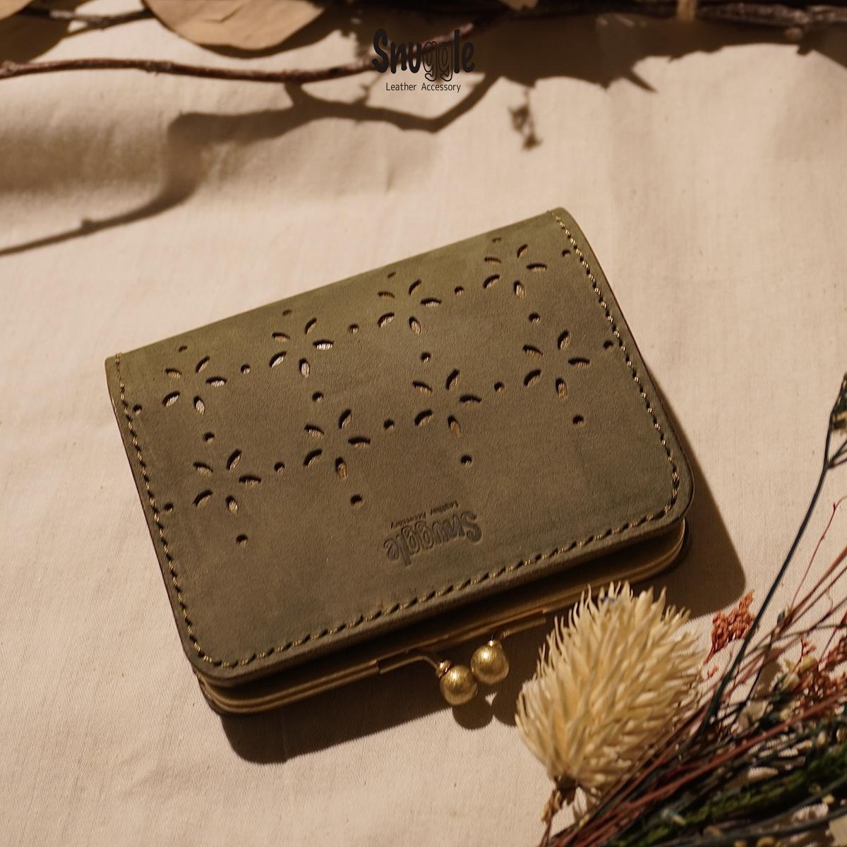【4色展開】がま口ショートウォレット カットアウト 革小物 ハンドメイド 手縫い 一点物 財布 スナッグルレザー長野県小諸市50000衣類・装飾品・工芸品財布