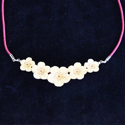 つげ細工 ネックレス(桜) 約7.5cm×2cm【1116496】大分県日出町84000衣類・装飾品・工芸品アクセサリー