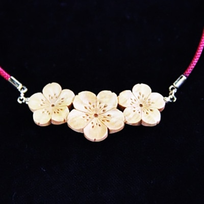 つげ細工 ネックレス(桜) 約5cm×2cm【1116497】大分県日出町54000衣類・装飾品・工芸品アクセサリー