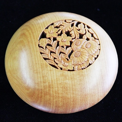 つげ細工 ブローチ(月に秋草) 約6.5cm【1116501】大分県日出町567000衣類・装飾品・工芸品アクセサリー