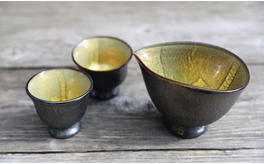 【ガラス工芸品】ガラス黒薩摩 桜島灰酒器(片口・盃2個)(宮澤ガラス/130-1039)鹿児島県指宿市130000雑貨・日用品食器・グラス