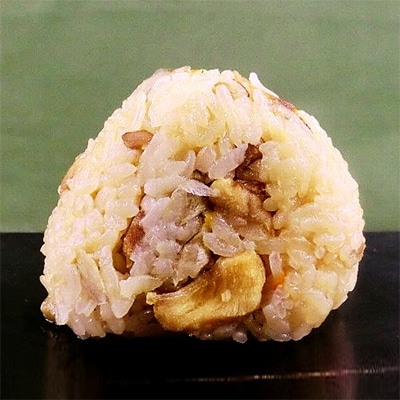 【マツコの知らない世界で紹介されました!】鶏とごぼうのおにぎり(10個入り)【配送不可地域:離島】【1070104】福岡県岡垣町13500鍋セット・総菜・加工食品その他 鍋セット・総菜・加工食品