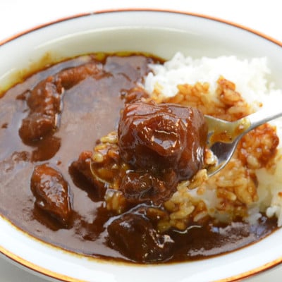 【発送月固定定期便】ゴロッ!と入ったコラーゲン牛すじカレー5食セット(岡垣町)全6回【4002962】福岡県岡垣町85000鍋セット・総菜・加工食品その他 鍋セット・総菜・加工食品