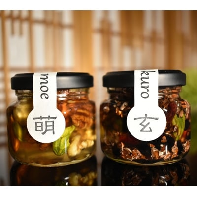 ナッツ・ドライフルーツの蜂蜜漬 峠プレミアム小瓶2種セット【萌(MOE)】【玄(KURO)】【1139223】和歌山県九度山町10000鍋セット・総菜・加工食品ジャム・はちみつ