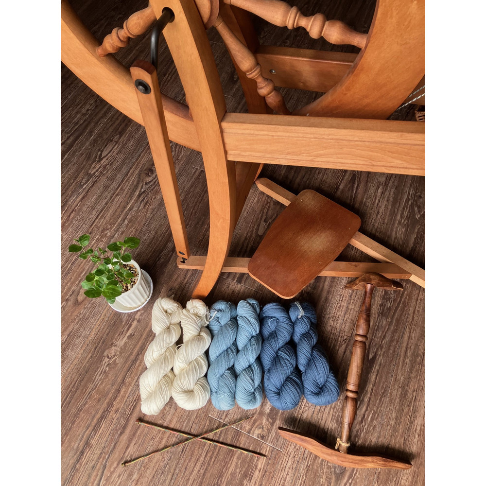 横浜藍毛糸セット 300g〔(Blue50g×2かせ、水色50g×2かせ、生成り50g×2かせ〕神奈川県横浜市33000衣類・装飾品・工芸品その他 装飾品・工芸品