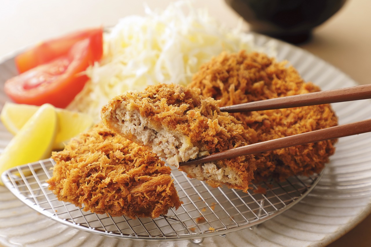 フルーツポークのメンチカツ(100g×12個) 豚肉 ぶたにく ブタニク 人気 肉料理 ヨーグルト 柔らかい サクサク 精肉店メンチカツ 豚メンチカツ お弁当おかず 北海道産北海