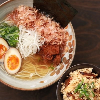 かつおラーメン ・ かつおめし 枕崎産鰹のトッピング付き 4人前 セット A3-36【配送不可地域:離島】【1167958】鹿児島県枕崎市13000麺ラーメン