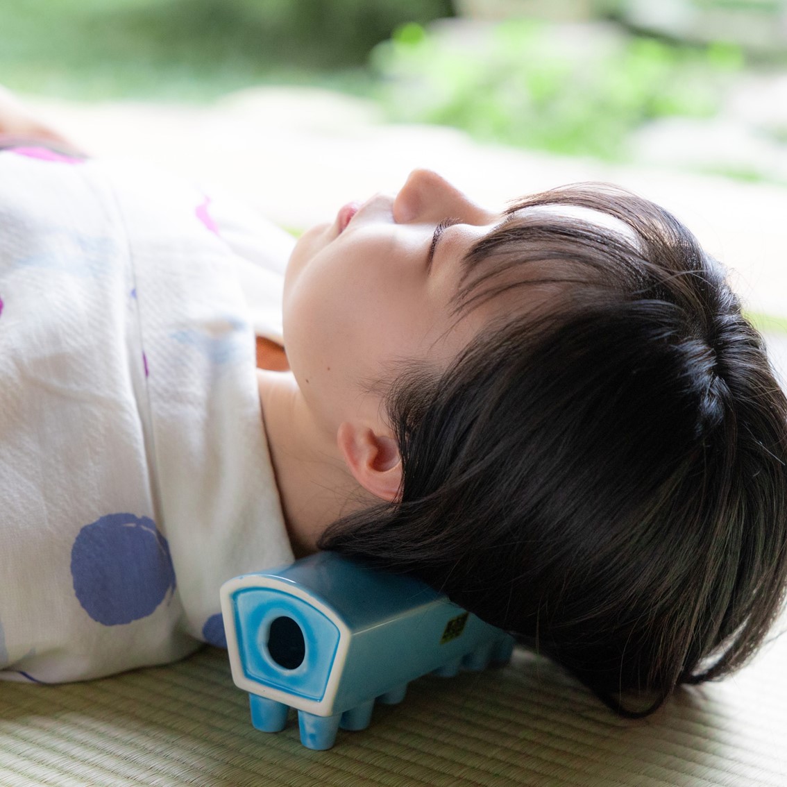 【萬古焼(ばんこやき)】いろいろ使えて便利、昔懐かし陶枕(トウチン)ブルー 陶器製の枕・陶枕(とうちん)冷凍庫で冷やして熱冷まし枕、 マッサージに、夏のゴロ寝枕に (愛称