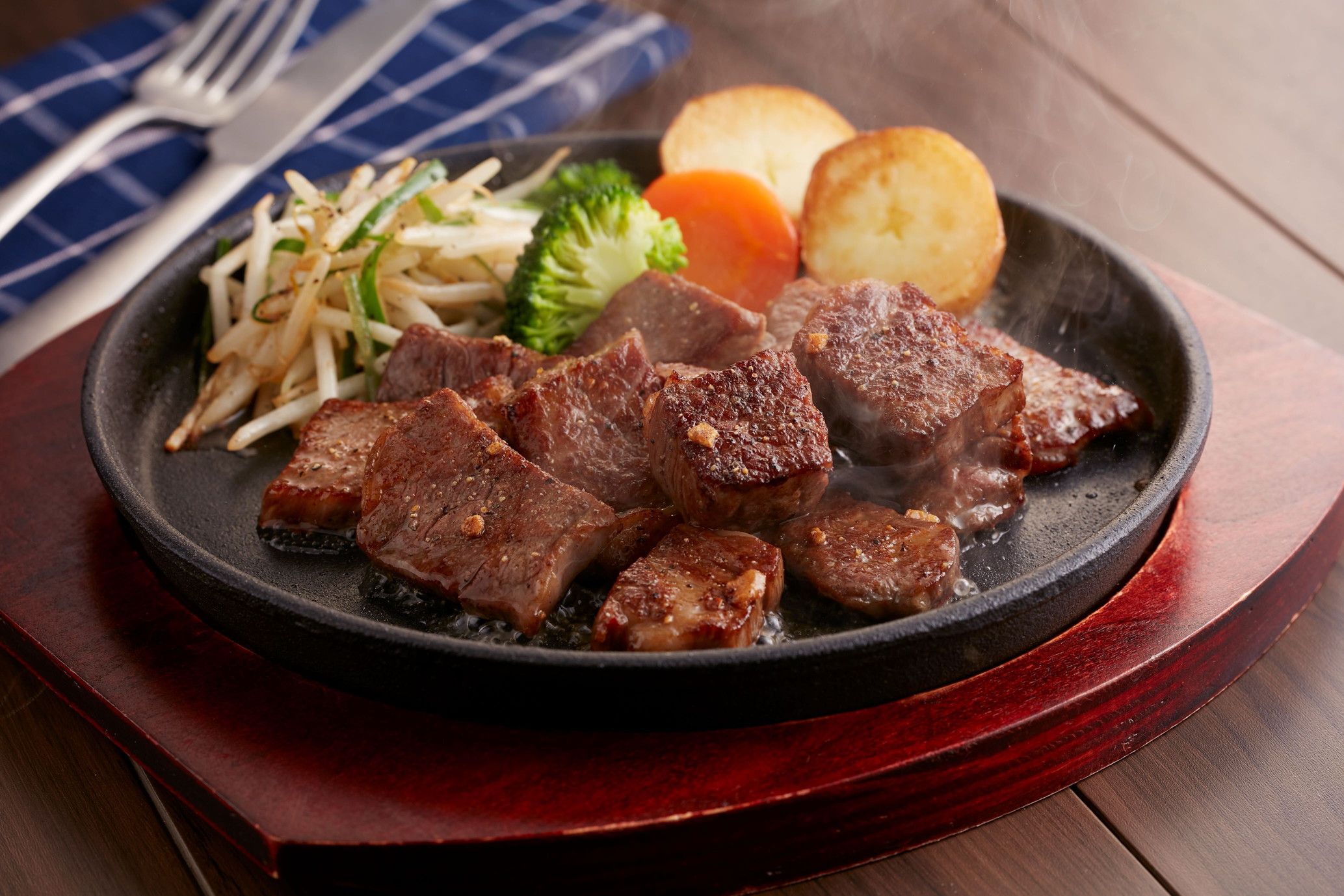 <厳選肉専門店 ふじ匠> 佐賀牛サイコロステーキ 196-J1175佐賀県伊万里市29000肉牛肉