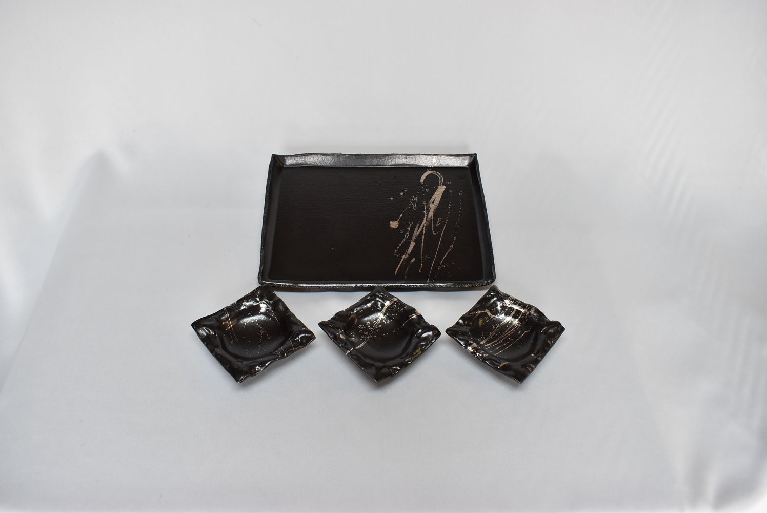 萩焼 銀彩ブラックプレートセット |hgH00020山口県萩市100000衣類・装飾品・工芸品その他 装飾品・工芸品
