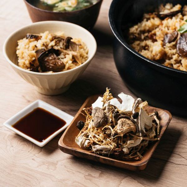 【きのこ屋さんが作る簡単きのこご飯の素】きのこびと炊き込みご飯の素セット 70g×3P宮崎県小林市7000鍋セット・総菜・加工食品その他 鍋セット・総菜・加工食品