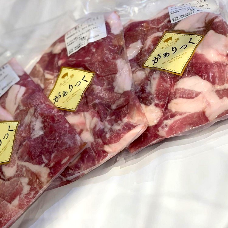 【直売不揃いご家庭用】霧島ホエー豚不揃い焼肉用切り落とし 300g×5P(国産 豚 豚肉 産地直送 宮崎県産 小分け 焼肉 不揃い 切り落とし)宮崎県小林市10000肉豚肉